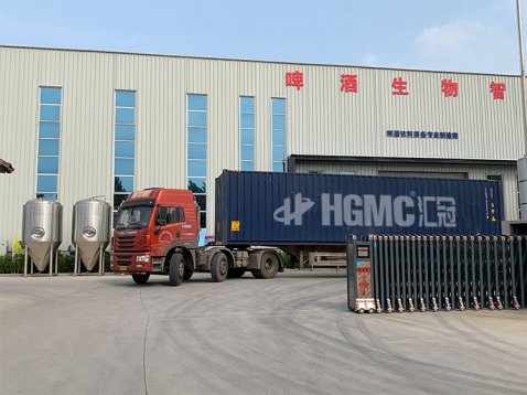 匯冠10噸啤酒發(fā)酵設(shè)備發(fā)貨俄羅斯代理商